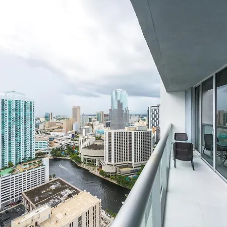 Waterfront Spacious Luxury 1 Bedroom Iconbrickell